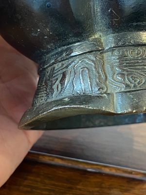 Twee Japanse bronzen vazen, Edo/Meiji, 17/19e eeuw — foto 6