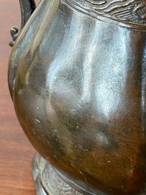 Twee Japanse bronzen vazen, Edo/Meiji, 17/19e eeuw — foto 8