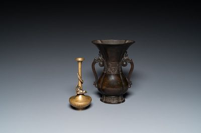 Twee Japanse bronzen vazen, Edo/Meiji, 17/19e eeuw
