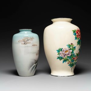 Twee Japanse cloisonné vazen met floraal decor, Meiji/Taisho/Showa — foto 2