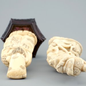 Twee Japanse ivoren okimono, Meiji, ca. 1900 — foto 6