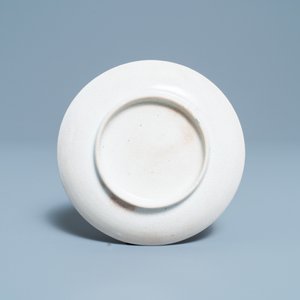 Twee Japanse Kakiemon-stijl kommen en een schotel, Edo — foto 3