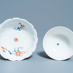 Twee Japanse Kakiemon-stijl kommen en een schotel, Edo — foto 8