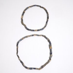 Twee kettingen met lapis lazuli kralen, Chavin cultuur, Peru, 9/2e eeuw v.C. — foto 3
