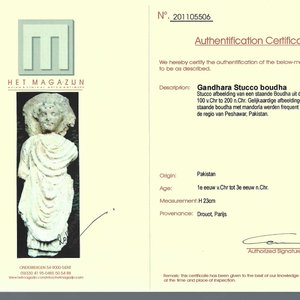Twee kleine Gandhara hoofden van Bodhisattva in grijze schist, een stucco Bodhisattva en een stucco vrouwenhoofd, 1/4e eeuw — foto 4