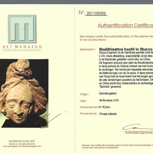 Twee kleine Gandhara hoofden van Bodhisattva in grijze schist, een stucco Bodhisattva en een stucco vrouwenhoofd, 1/4e eeuw — foto 5