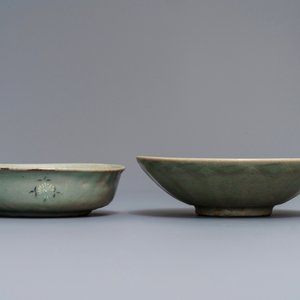 Twee Koreaanse celadon porseleinen kommen, Goryeo/Joseon, 14/15e eeuw — foto 6