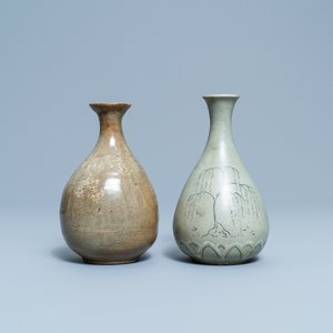 Twee Koreaanse celadon vazen, wellicht Goryeo/Joseon, 14/15e eeuw — foto 3