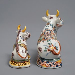 Twee liggende polychrome Delftse koeien, 18e eeuw — foto 5