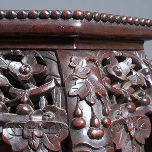 Twee opengewerkte Chinese gesculpteerde houten sokkels, 19/20e eeuw — foto 15