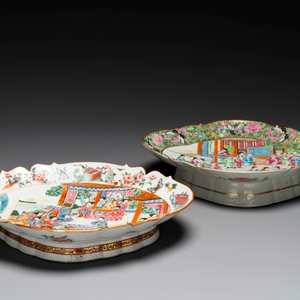 Twee ovale Chinese Canton famille rose tazza's, 19e eeuw — foto 3