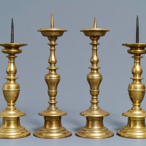 Twee paar bronzen kandelaars, Vlaanderen of Nederland, 17e eeuw — foto 4