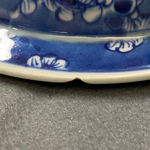 Twee paar Chinese blauw-witte dekselvazen, 19/20e eeuw — foto 15