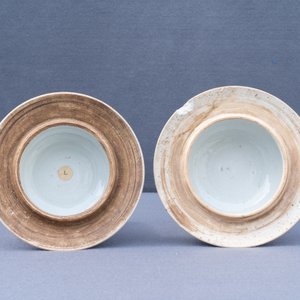 Twee paar Chinese blauw-witte dekselvazen, 19/20e eeuw — foto 26