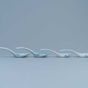 Twee paar Chinese blauw-witte lepels, 19e eeuw — foto 4