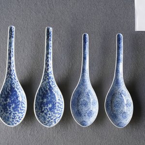 Twee paar Chinese blauw-witte lepels, 19e eeuw — foto 5