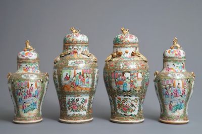 Twee paar Chinese Canton famille rose dekselvazen, 19e eeuw