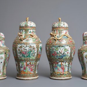 Twee paar Chinese Canton famille rose dekselvazen, 19e eeuw — foto 4