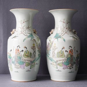 Twee paar Chinese famille rose vazen met dames in een tuin, 19/20e eeuw — foto 11