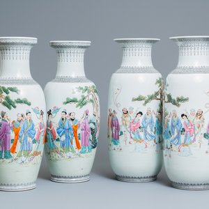 Twee paar Chinese famille rose vazen, Qianlong merken, Republiek — foto 1