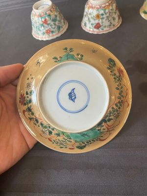 Twee paar Chinese famille verte koppen en schotels, Kangxi — foto 9
