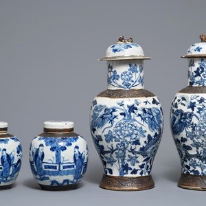 Twee paar Chinese Nanking craquelé dekselvazen, 19/20e eeuw — foto 1