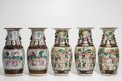 Twee paar Chinese Nanking famille rose vazen en een enkel exemplaar, 19/20e eeuw