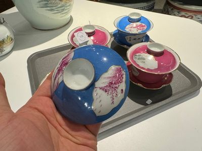 Twee paar Chinese qianjiang cai dekselkommen op onderschotel, gesigneerd Lin Lu 岺盧, 19/20e eeuw — foto 2