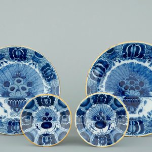 Twee paar Delfts aardewerken borden met pauwenstaartdecor, 18e eeuw — foto 1
