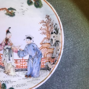 Twee paar fijne Chinese famille rose koppen en schotels, Yongzheng/Qianlong — foto 13