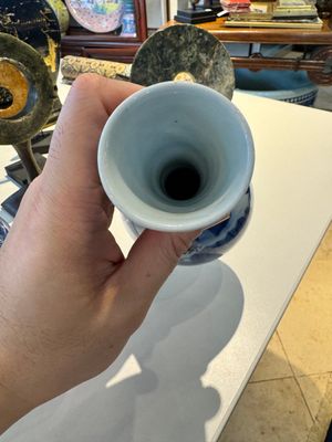 Twee paar Japanse blauw-witte vazen met figuren in een landschap, Edo, 17e eeuw — foto 6