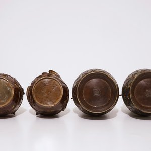 Twee paar Japanse bronzen en champlevé emaille vazen, Meiji, 19e eeuw — foto 5
