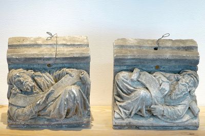 Twee plaasteren wandconsoles, 19/20e eeuw, Brugge