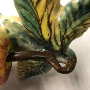 Twee polychrome Delftse modellen van appels en een van een peer, 18e eeuw — foto 14
