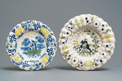Twee polychrome Delftse plooischotels, eind 17e eeuw