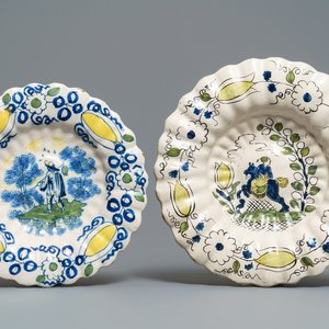 Twee polychrome Delftse plooischotels, eind 17e eeuw — foto 1