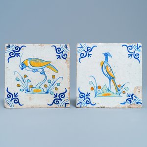 Twee polychrome Delftse tegels met vogels, 17e eeuw — foto 1