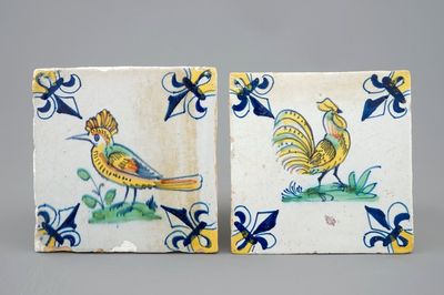 Twee polychrome Delftse tegels met vogels, Gouda, 17e eeuw