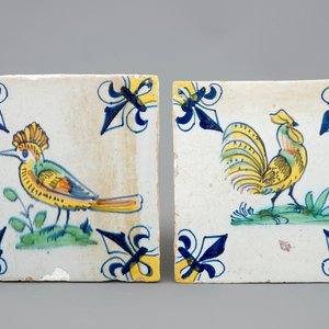 Twee polychrome Delftse tegels met vogels, Gouda, 17e eeuw — foto 1