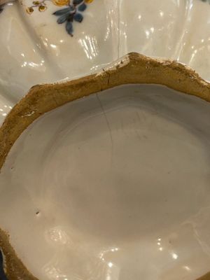 Twee polychrome Italiaanse koffiekannen met deksels, Pesaro, 18e eeuw — foto 7
