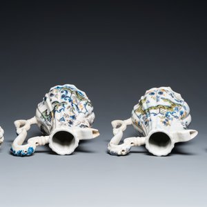 Twee polychrome Italiaanse koffiekannen met deksels, Pesaro, 18e eeuw — foto 7