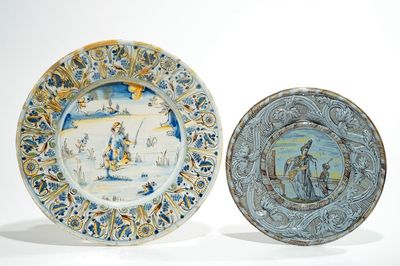 Twee polychrome schotels in Italiaanse majolica, Savona, 17/18e eeuw