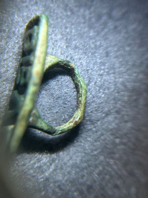 Twee Romeinse bronzen stempels met tekst 'SOFRONI' en 'DISUC', ca. 2e eeuw — foto 1