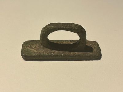 Twee Romeinse bronzen stempels met tekst 'SOFRONI' en 'DISUC', ca. 2e eeuw — foto 17