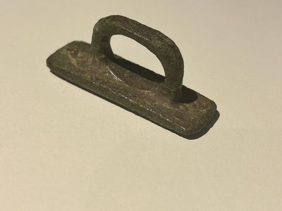 Twee Romeinse bronzen stempels met tekst 'SOFRONI' en 'DISUC', ca. 2e eeuw — foto 22