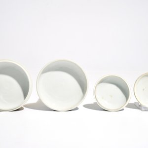 Twee ronde Chinese blauwwitte dekseldoosjes voor zegelpasta, Kangxi — foto 6