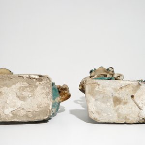 Twee turquoise geglazuurde daktegels in de vorm van tempelleeuwen, 17/18e eeuw — foto 7