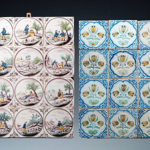 Twee velden van twaalf polychrome Delftse tegels, 17e en 19e eeuw — foto 1