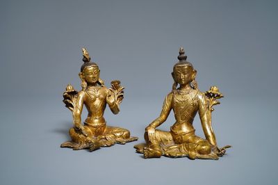 Twee verguld bronzen figuren van Tara, Tibet of Mongolië, 17/18e eeuw