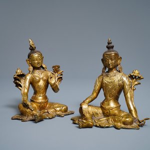 Twee verguld bronzen figuren van Tara, Tibet of Mongolië, 17/18e eeuw — foto 1